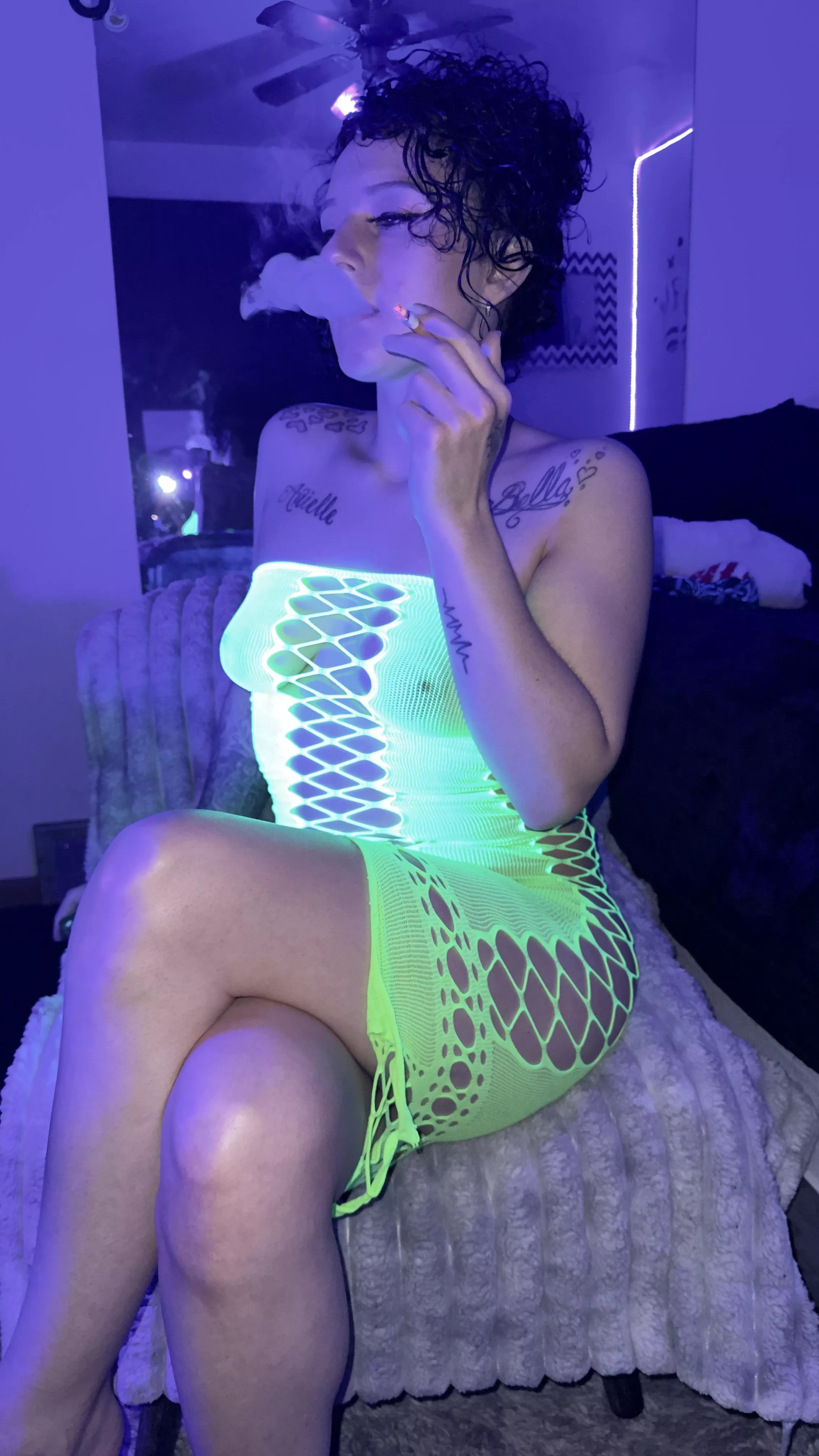 Smoking in my black light!