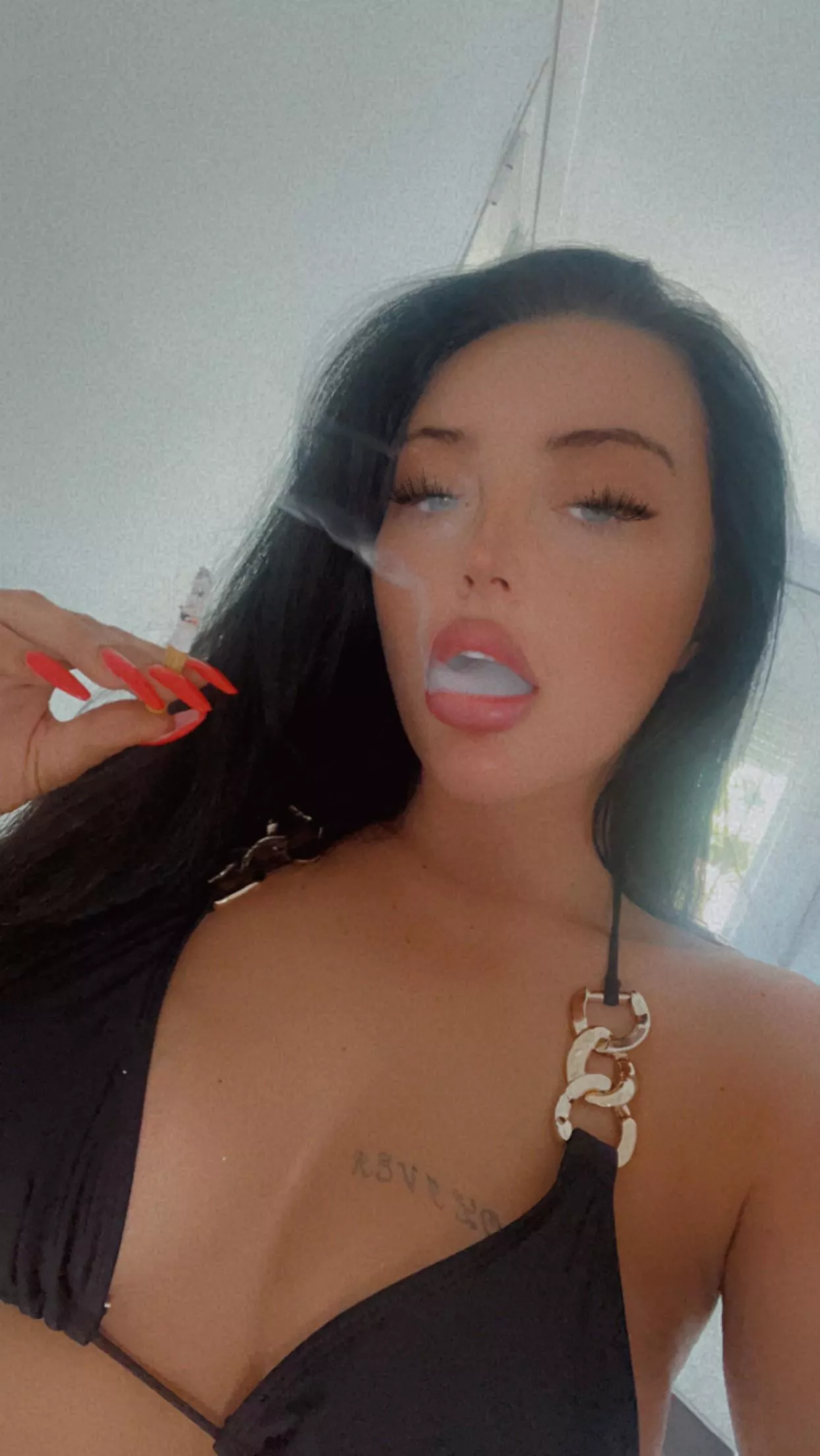 Smoking queen