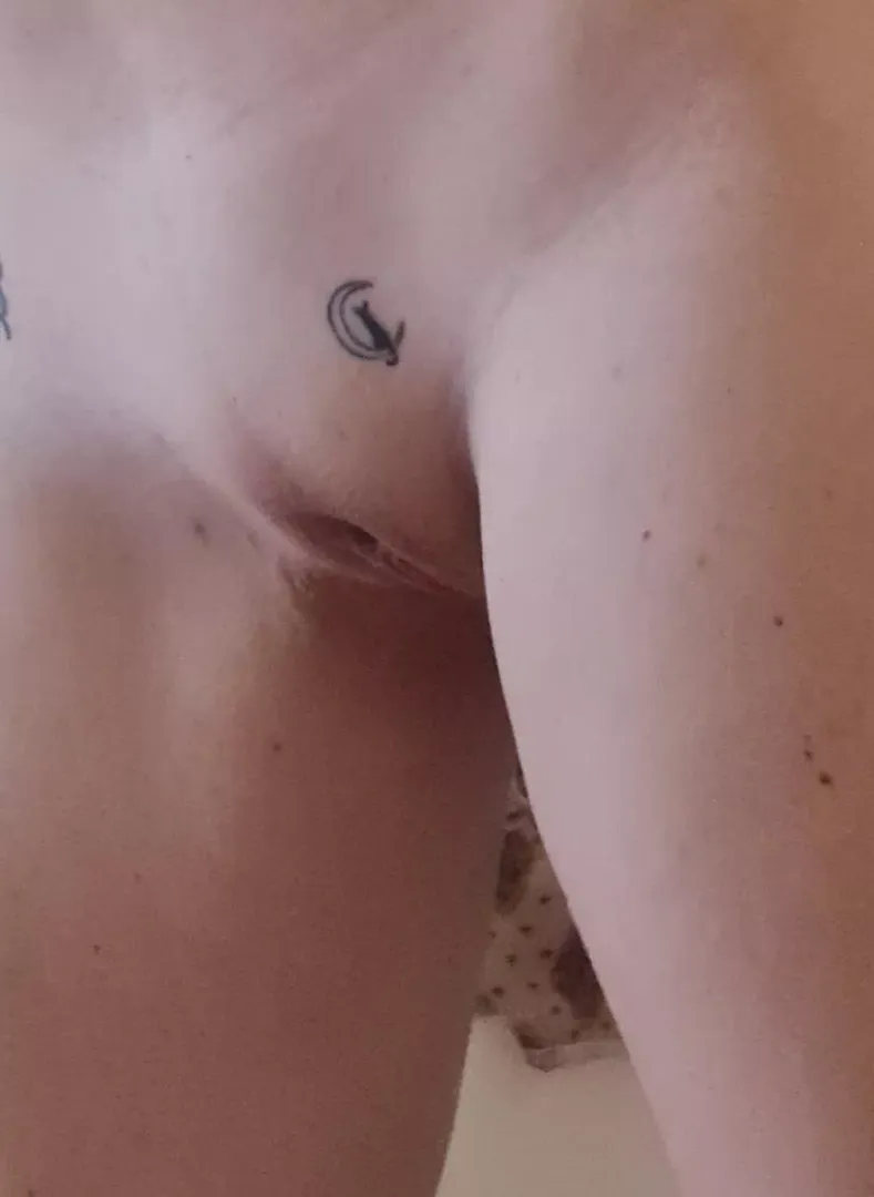 Smooth milf pussy