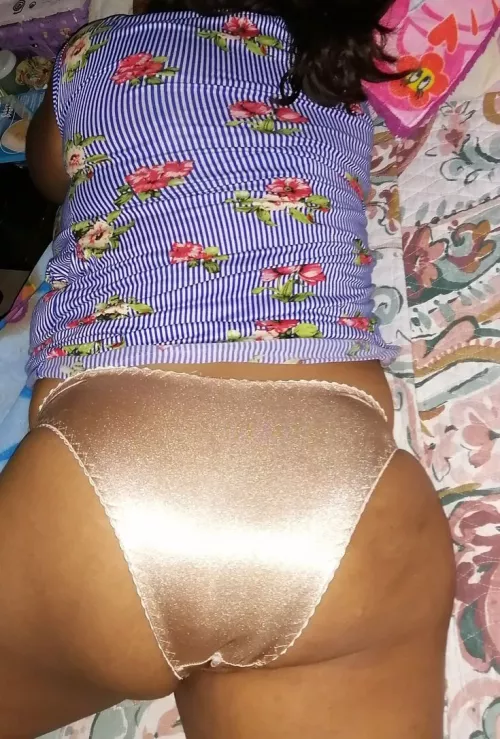 Smooth shiny gold