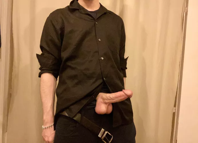 Sneak away at the NYE party with me 😈