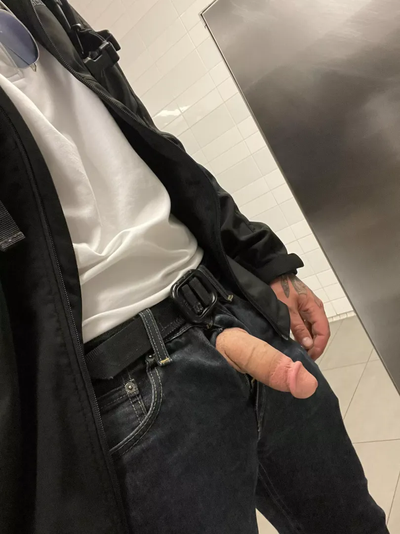 Sneaky airport bathroom selfie
