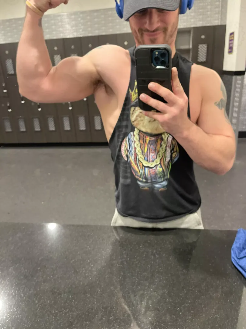 Sniff my stinky pits