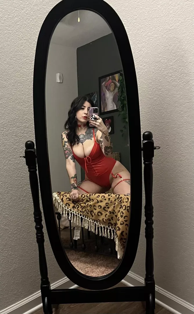 Snow White with a lil red 😘
