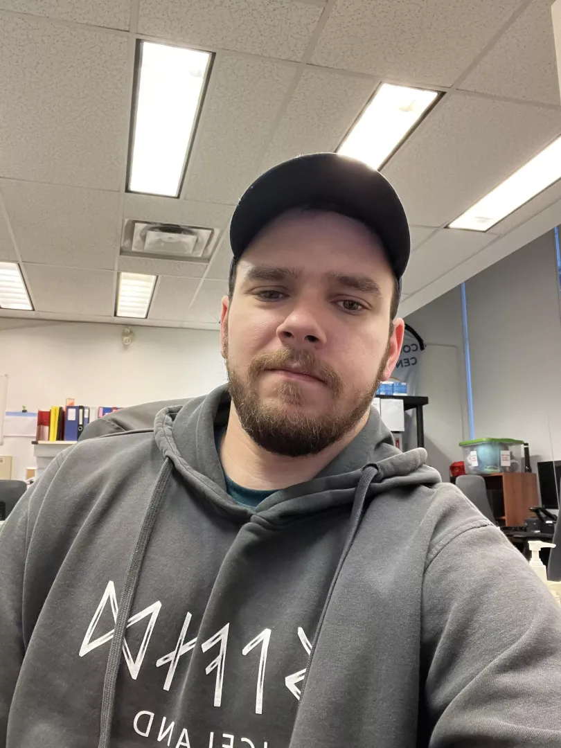 So bored and lonely at work. Anyone wanna chat? What games are you playing? Dm me