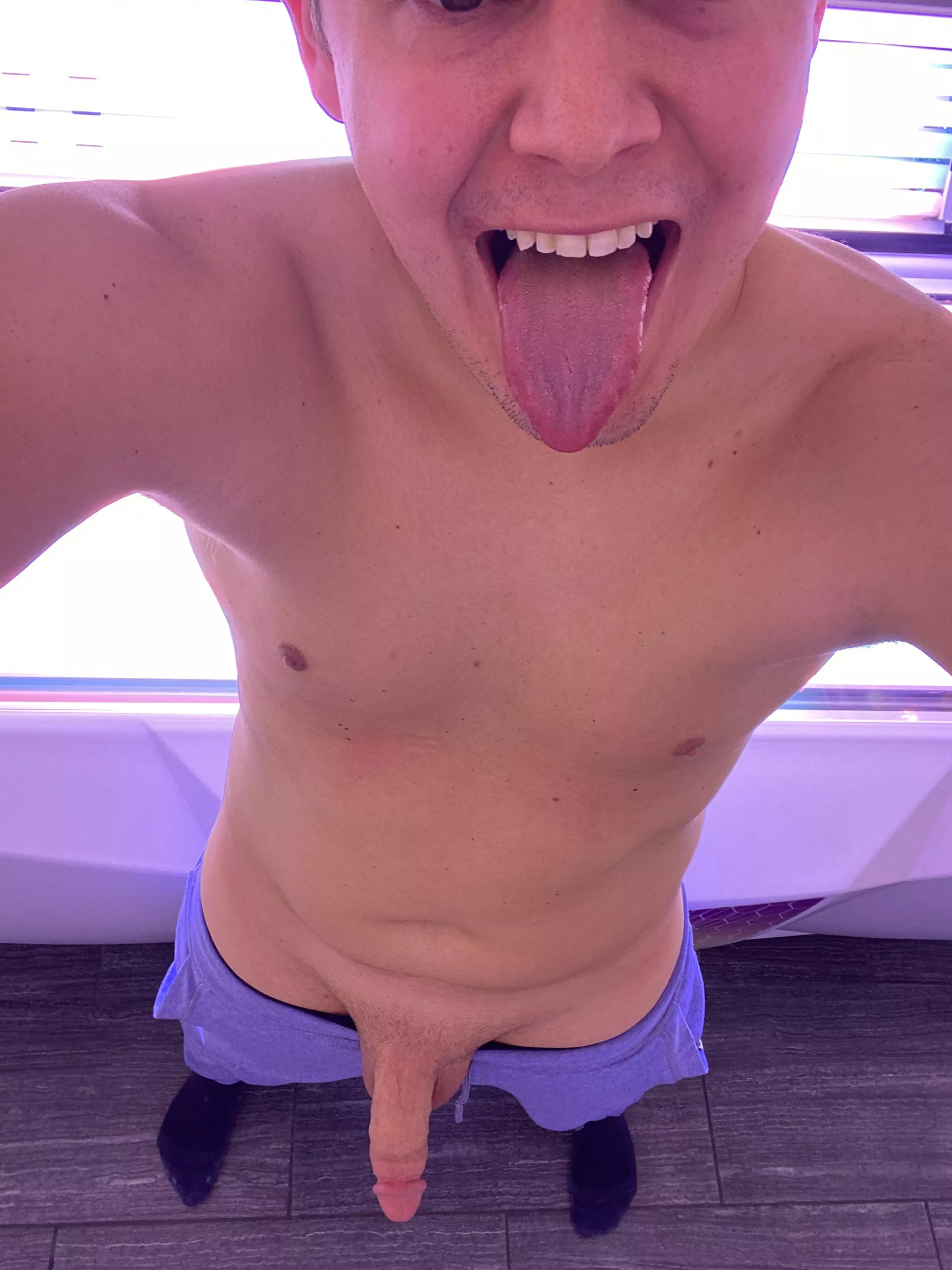 So horny at the gym after midnight… wish I had a play partner to join me!