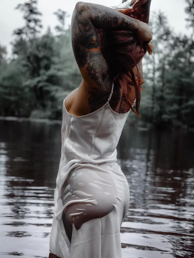 some artsy sideboob 
