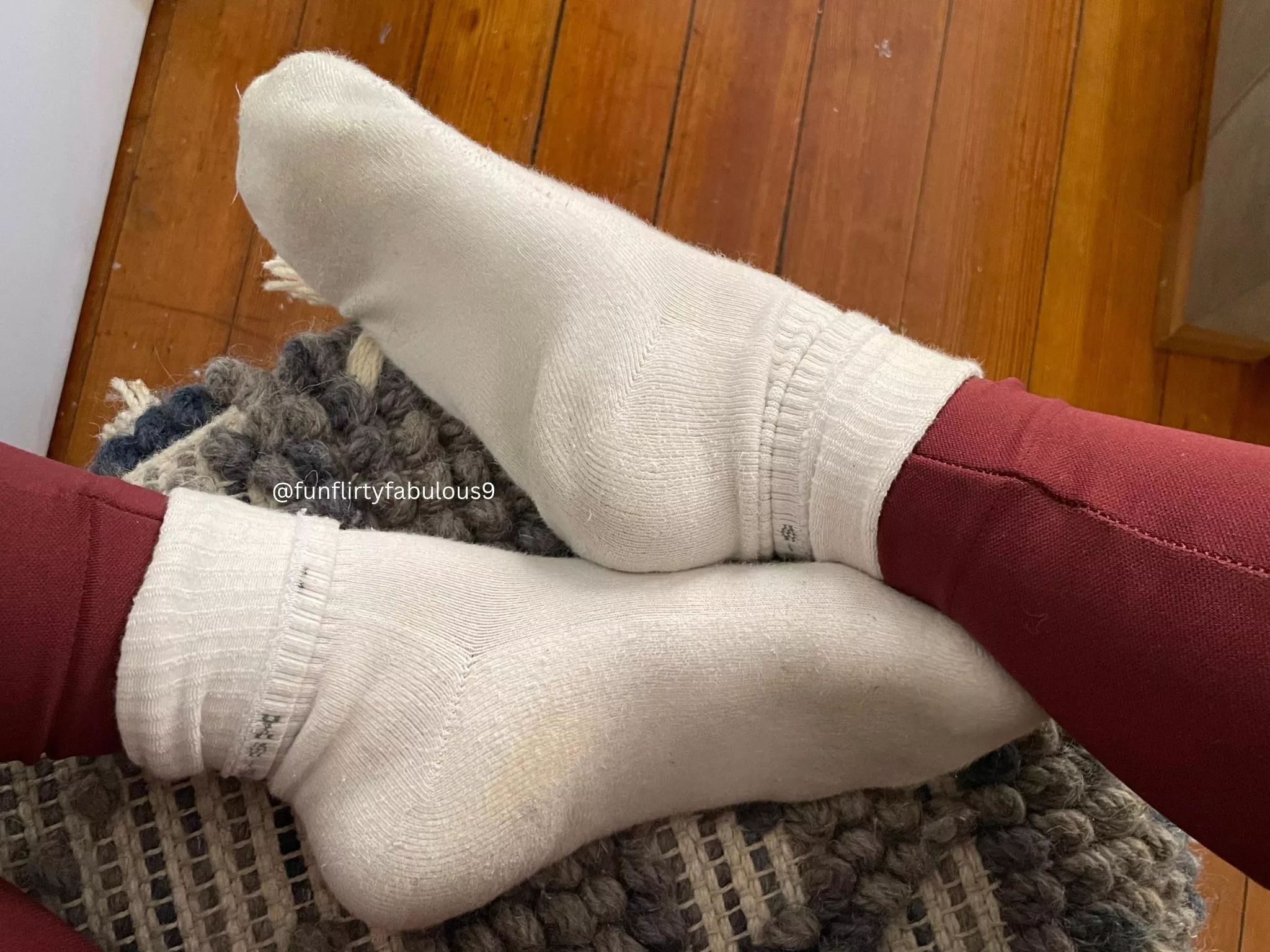 Some clean white socks ready for some attention 🥰