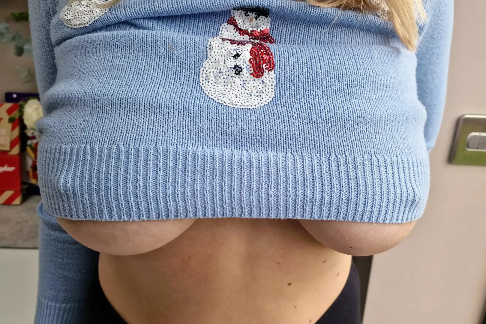 Some festive underboob