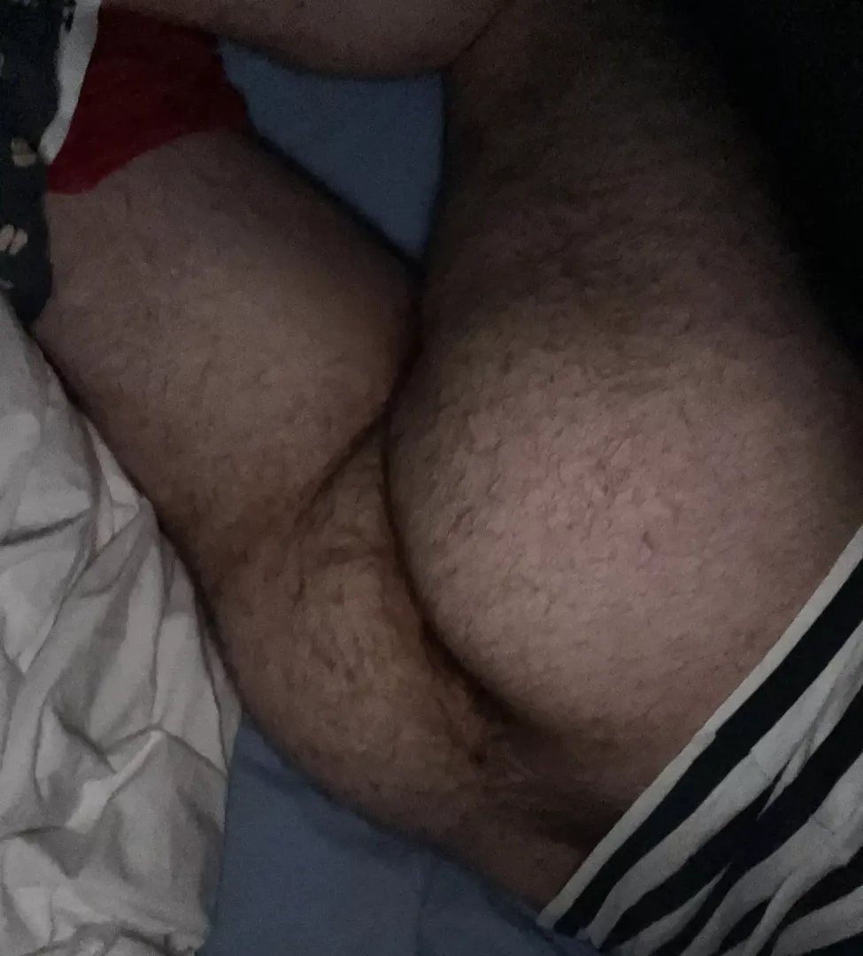 Some more hairy ass 😉