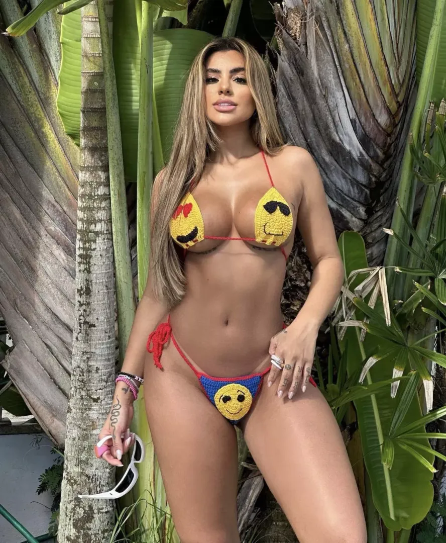 Some smiling emojis