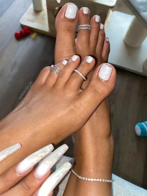 Some sparkly toes for the New Year ✨