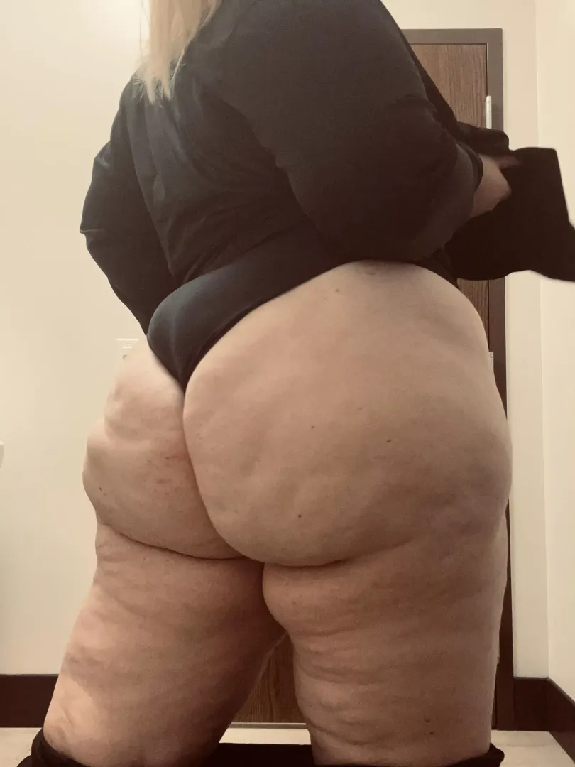 Someone come fuck me at work