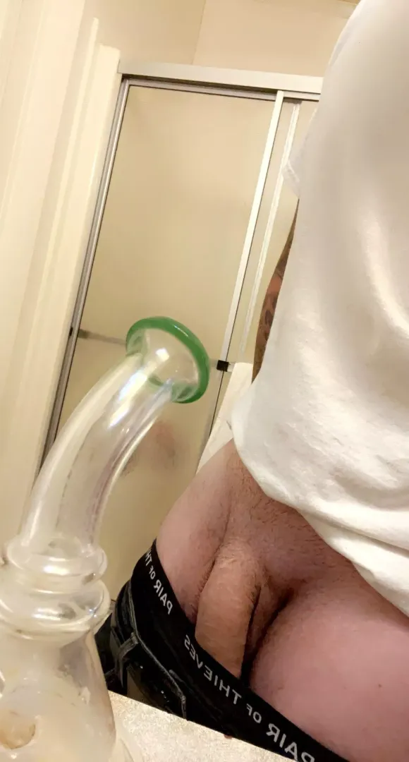 Someone come smoke with (M)e