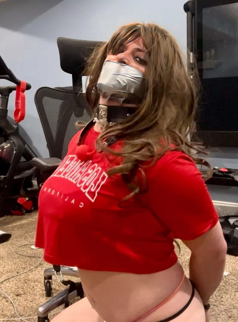 Someone help me! Love tying myself up but especially gagging myself :)