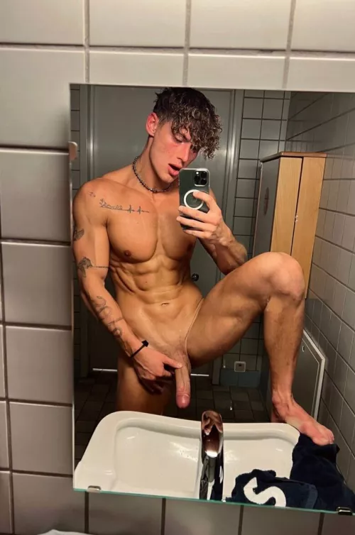 Someone said I have a pretty cock🥵🔥🍆