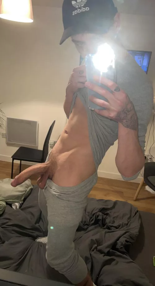 soo horny rn i can fuck a wall