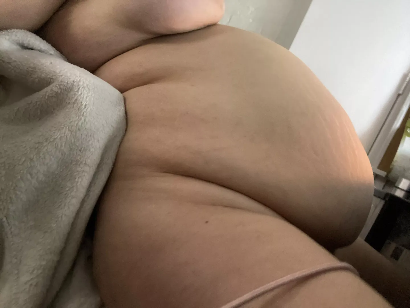 Soooo bloated after drinking and eating all night… 🥺