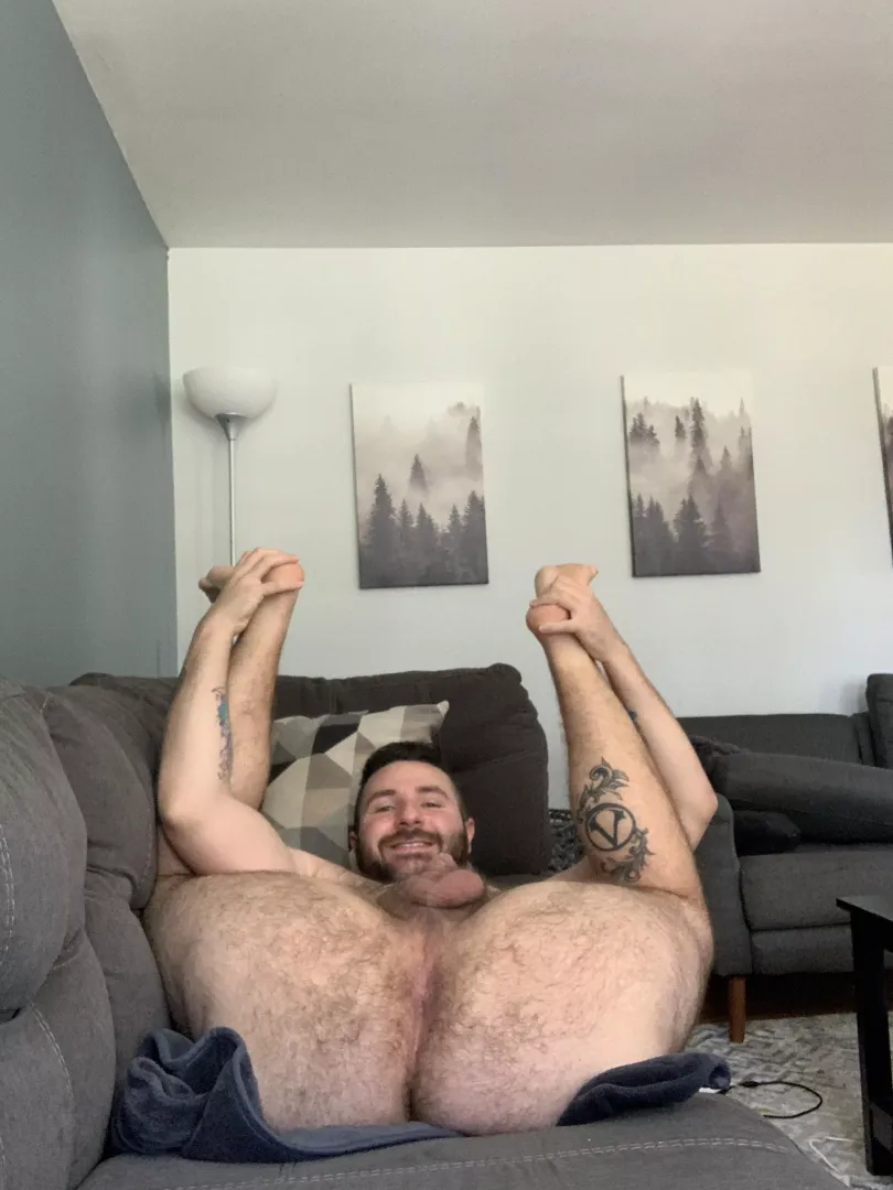 Sorry for all the posting but showing off my hairy pussy makes me so happy 😁