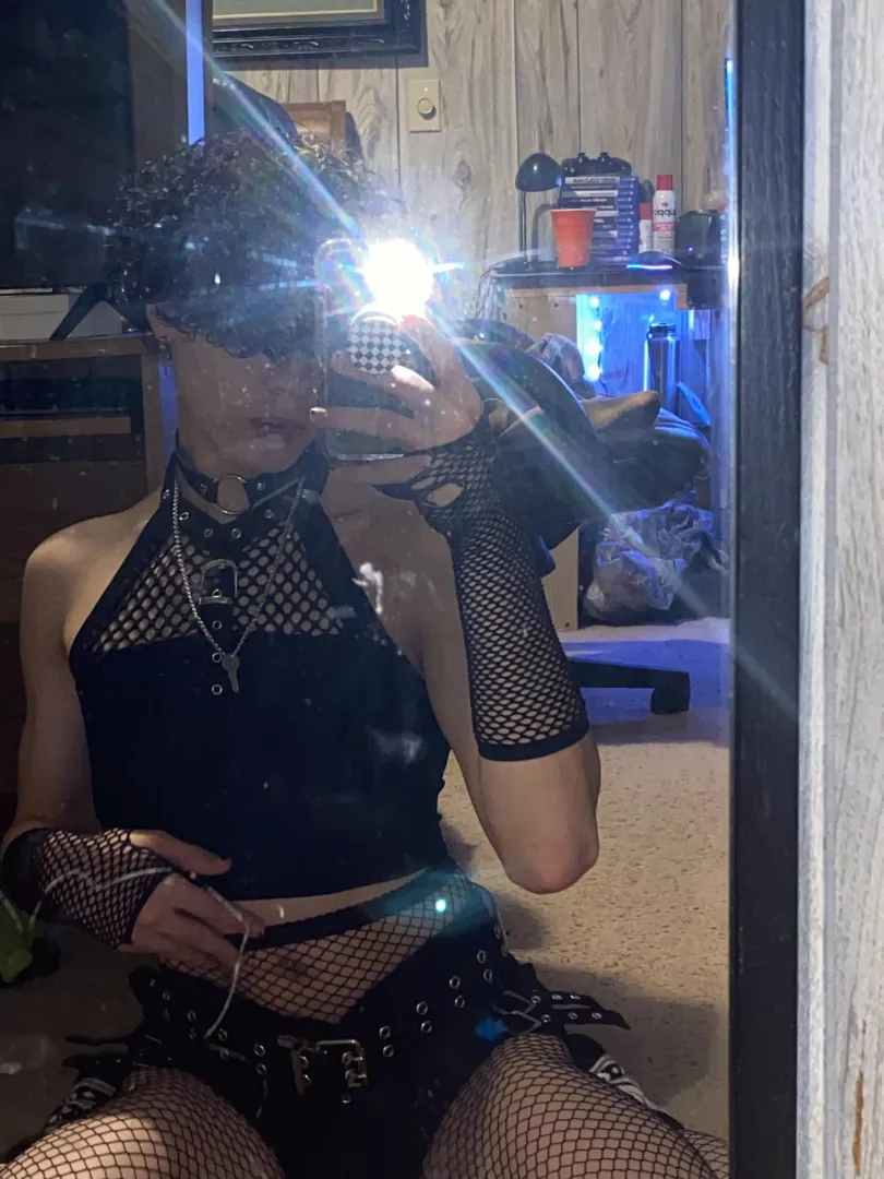 Sorry for the dirty mirror, felt cute tho :3
