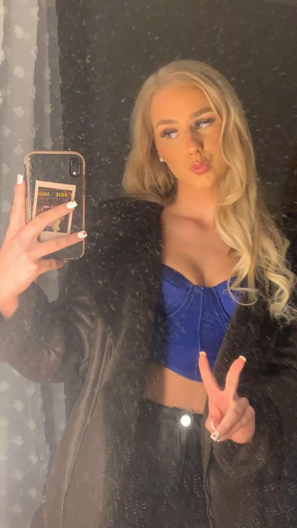 Sorry my mirrors a lil dirty, blue crop top selfie