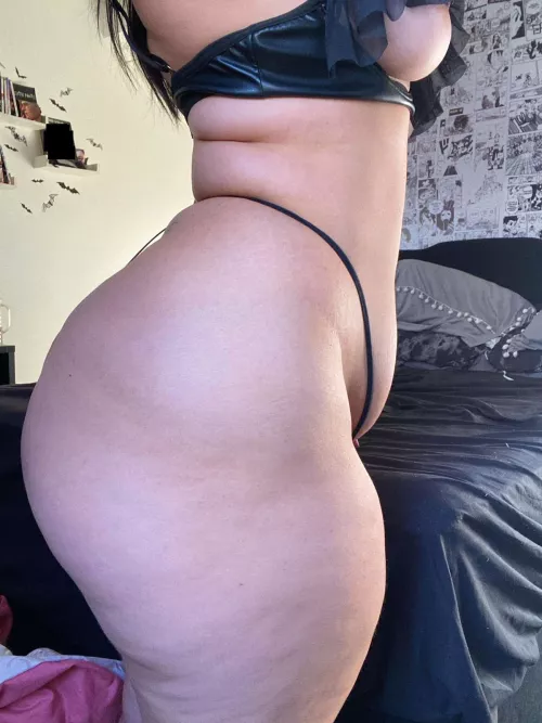 Spank my booty and make me yours <3