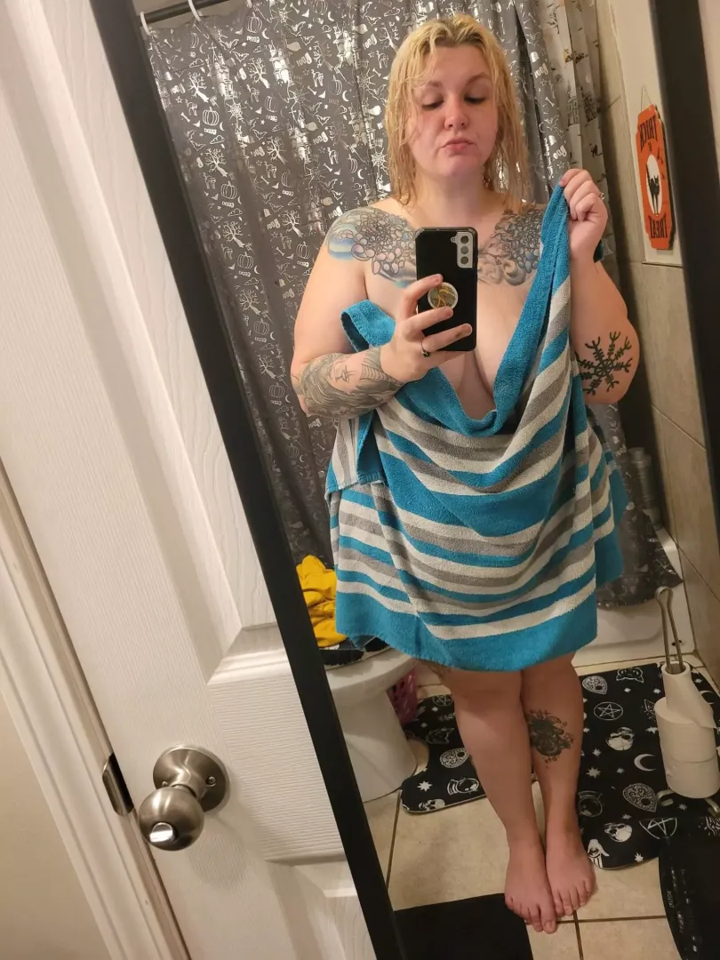 spooky milfs do it better🥰