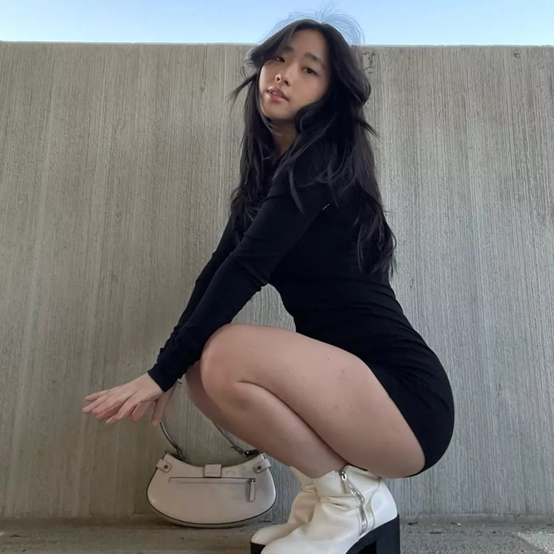 Squating Hottie