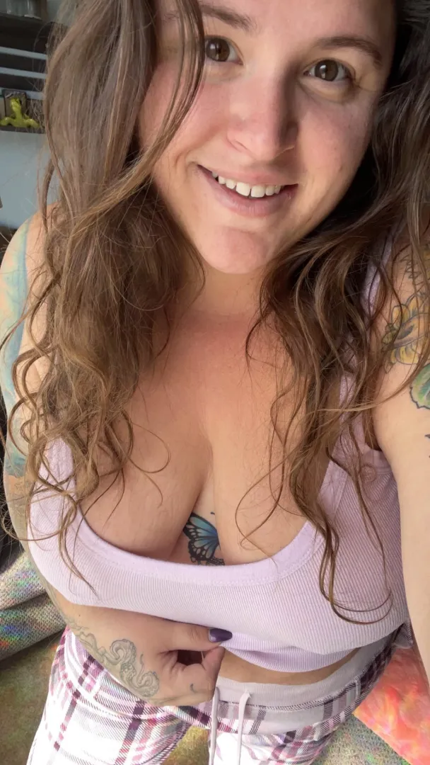 start your day off with this BBW stoner covered in tattoos!