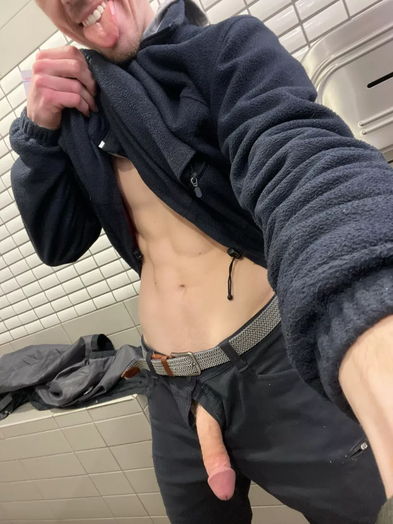 Started going commando at work. I’m loving it!