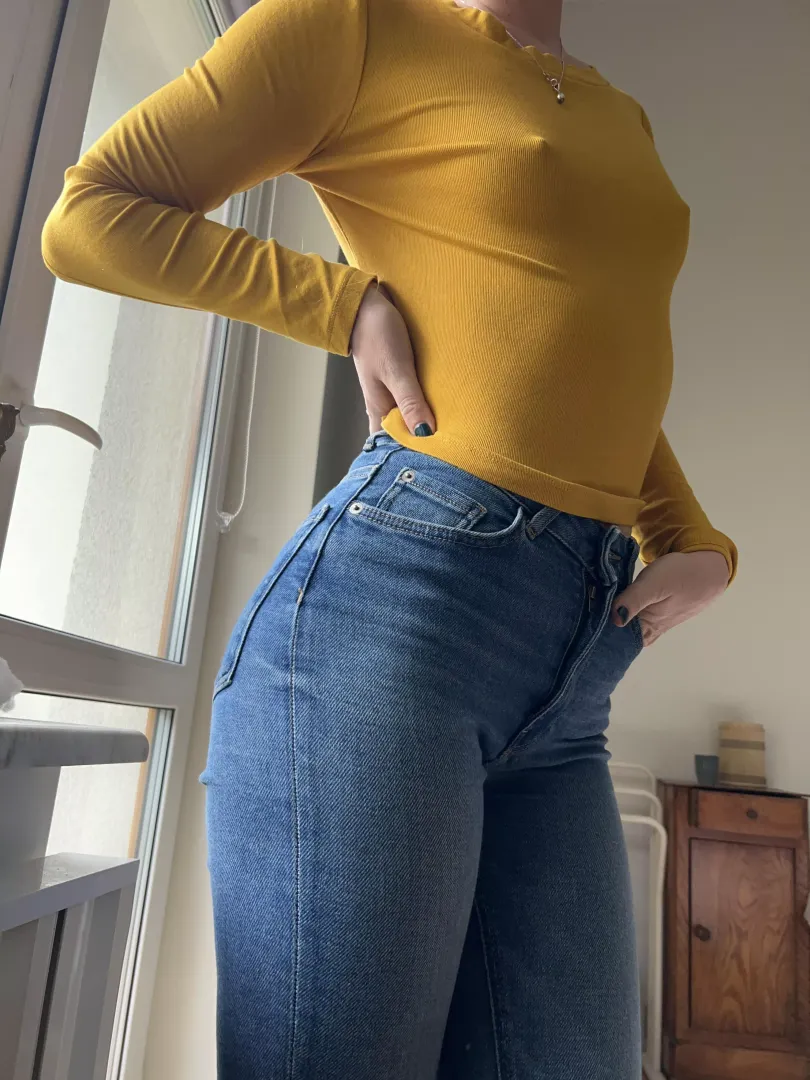 Starting the work week by showing of my perky tinys