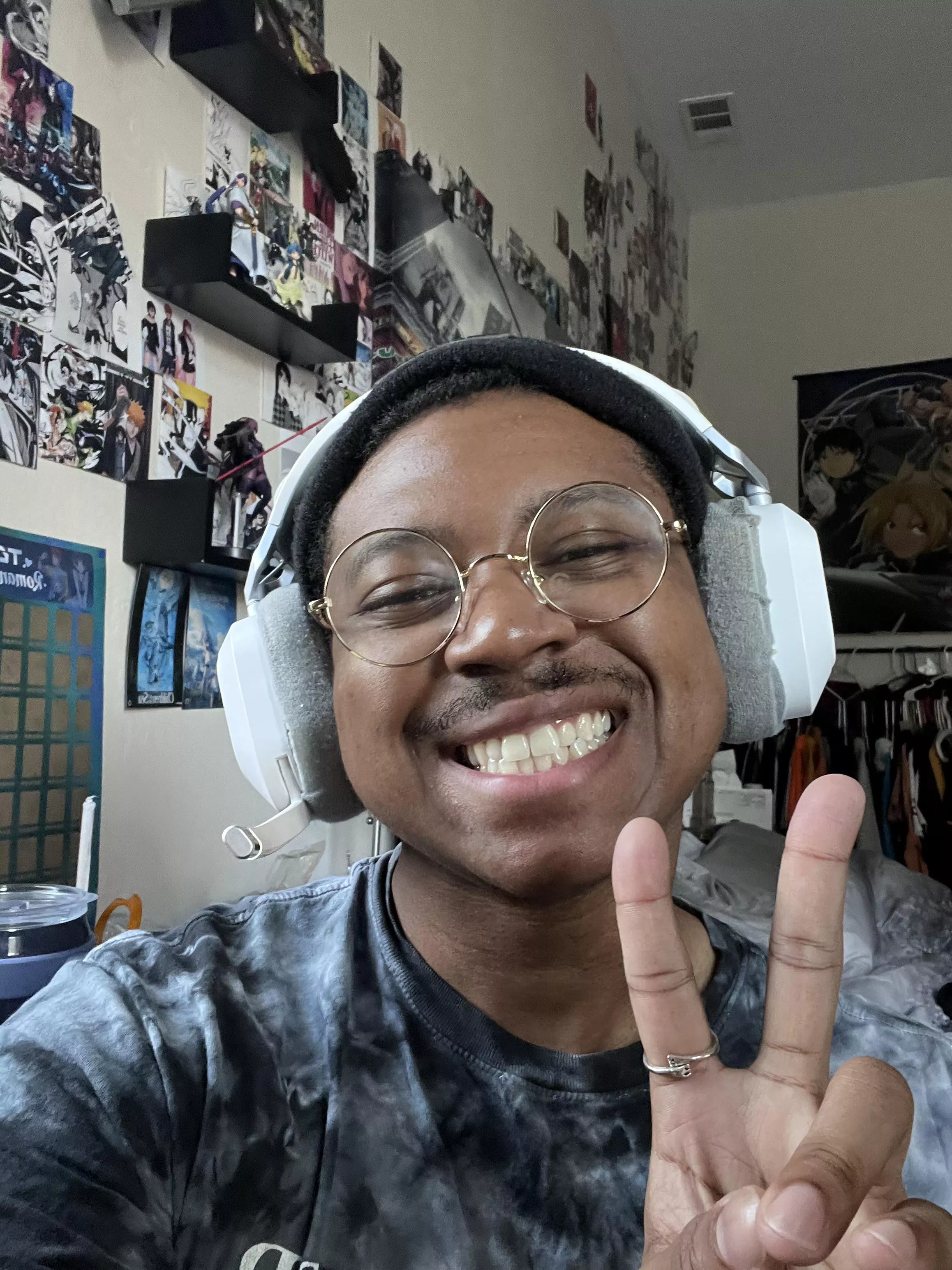 starting to day right with a stream🥰 , tell me what game yall play below ?? 