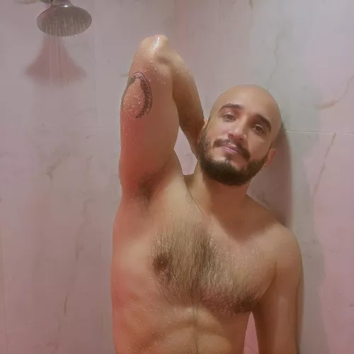 Steamy Showers 🧖‍♂️🚿