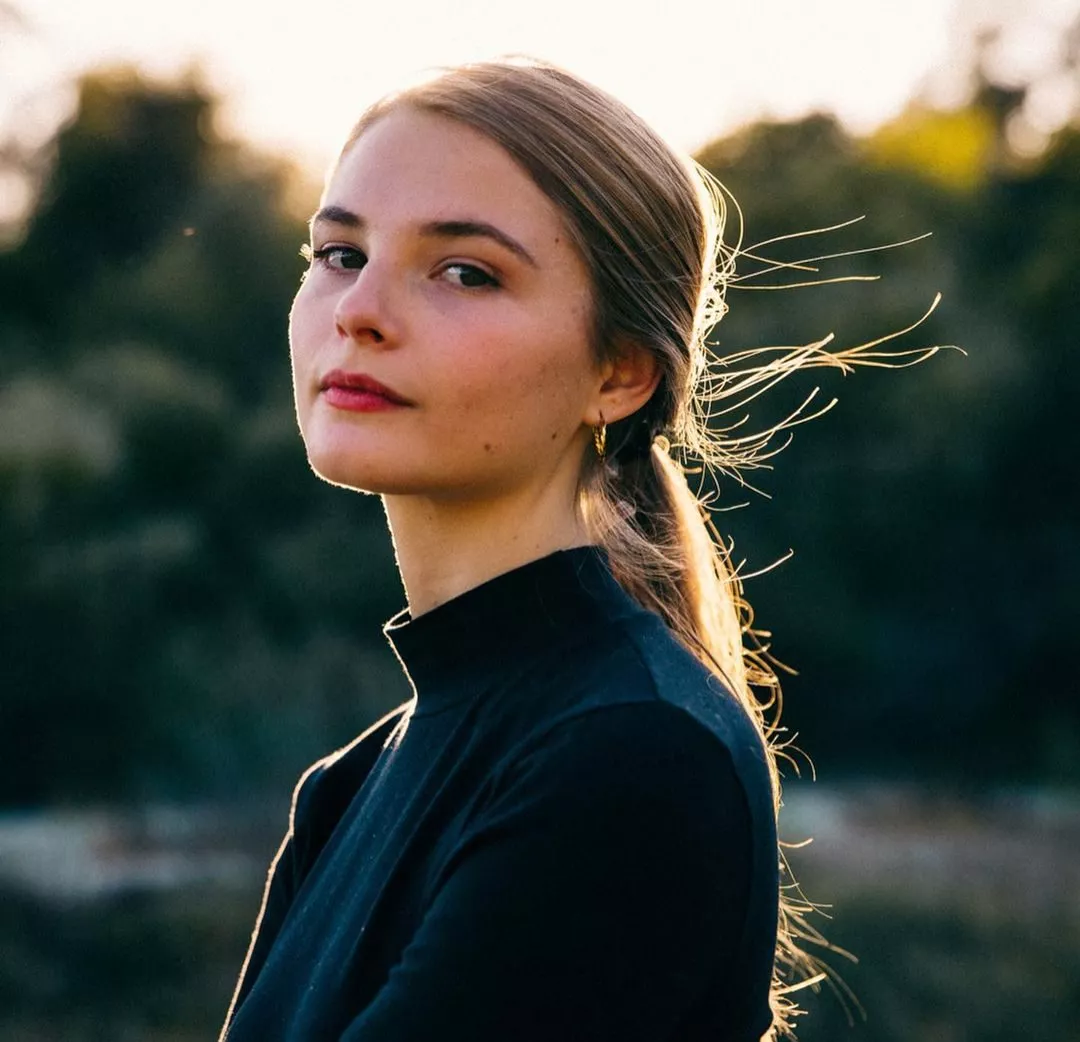 Stefanie Scott.