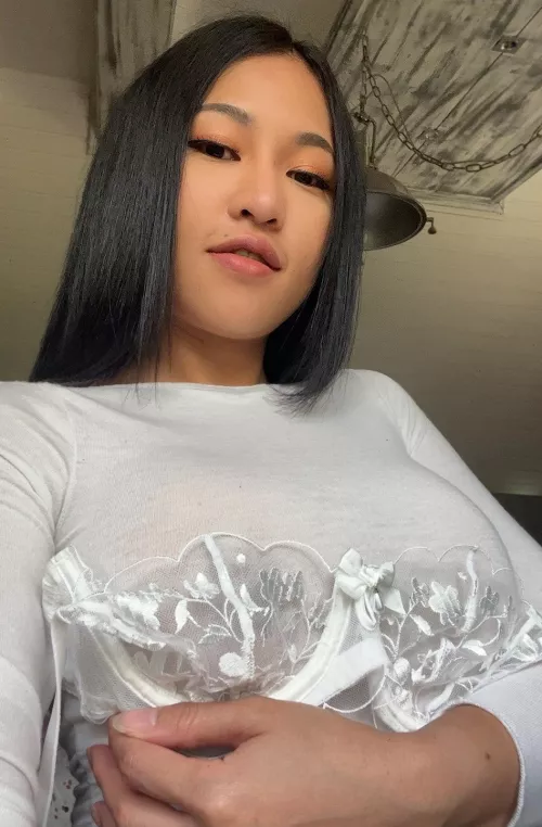 still cannot find a BF... is it because men don't like big boobs anymore?