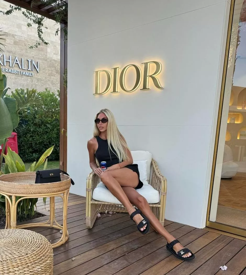 Still has stunning legs 🔥 