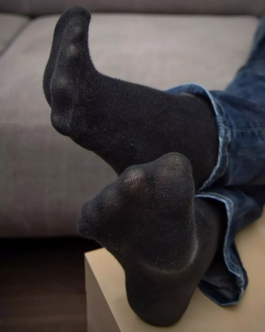 Stinky toe spreads! 
