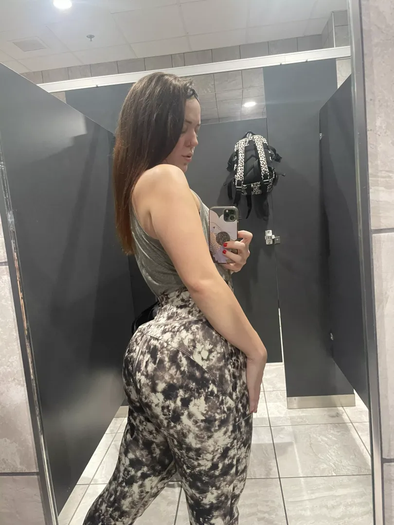 Stop making excuses! 🍑💪🏻 [F]