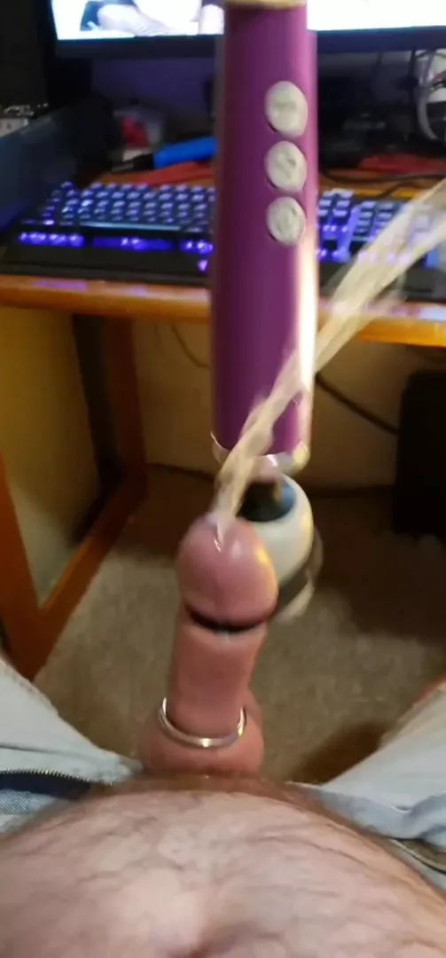 Stream of cum thanks to the daddy milker.