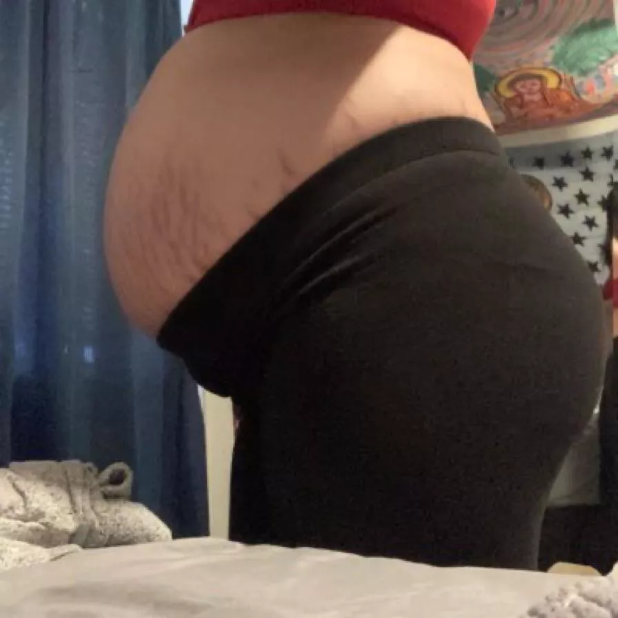 Stretching out the leggings 🫶