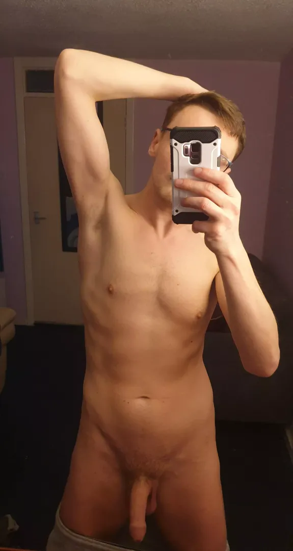 Strippin' for bed 🛌