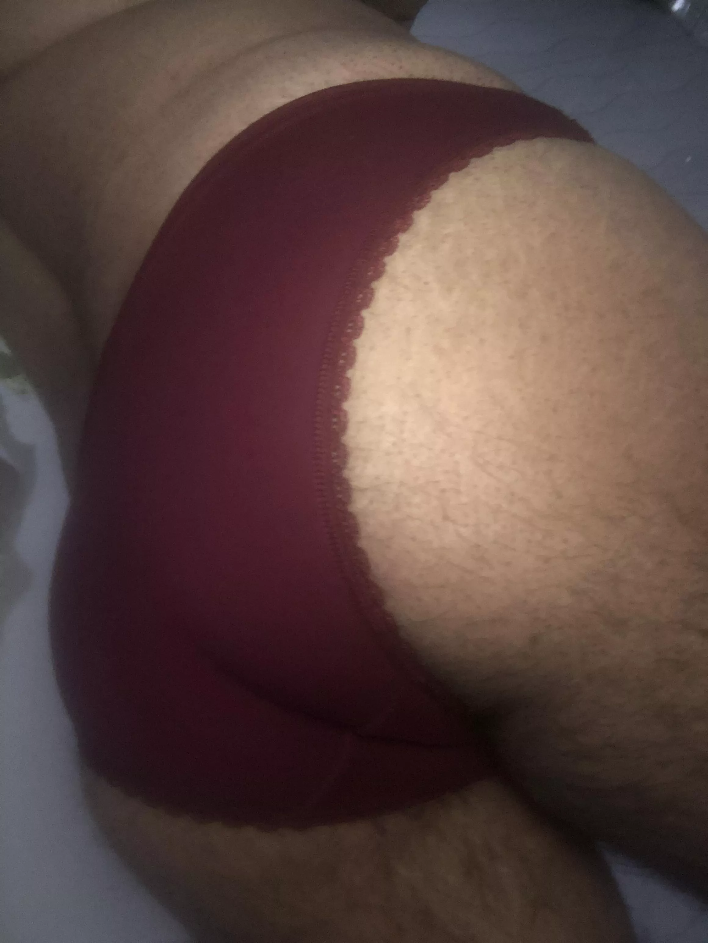 Submissive for dom or mistress or couple