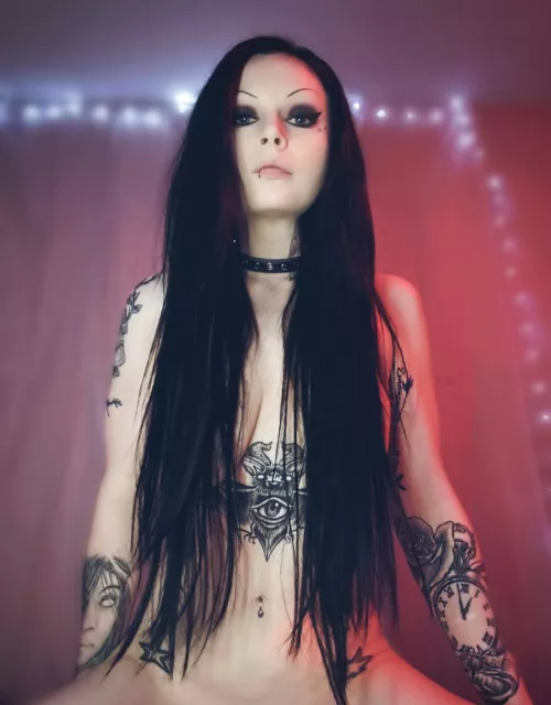 Succubus looking for her neck victim 🔥