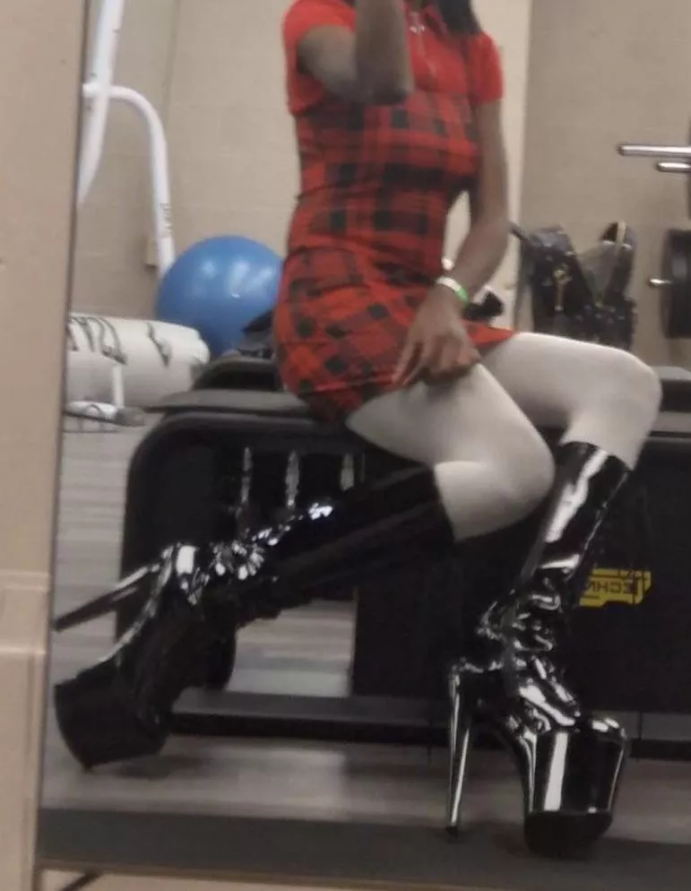Such dirty boots and no one to lick them…