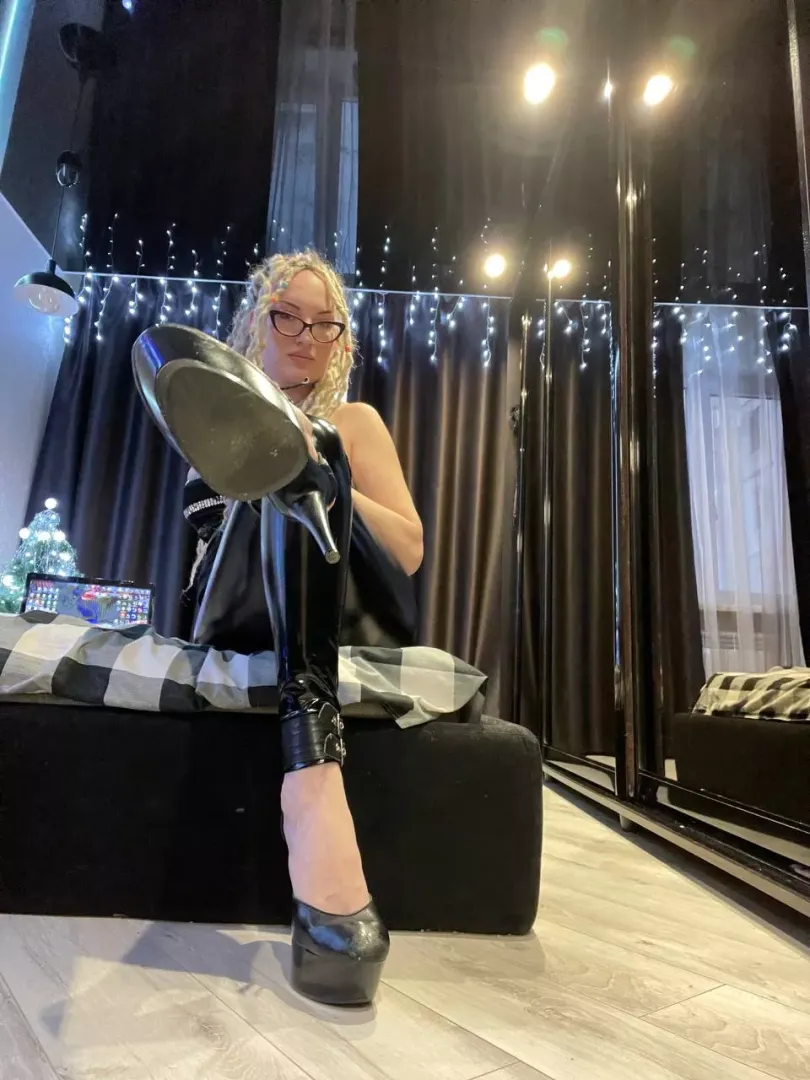 Suck my heels