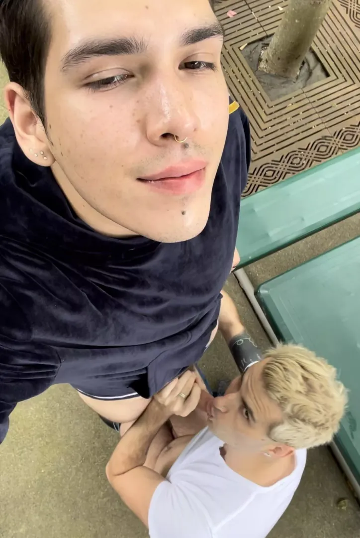 sucking dick all over campus… we had an audience 😈