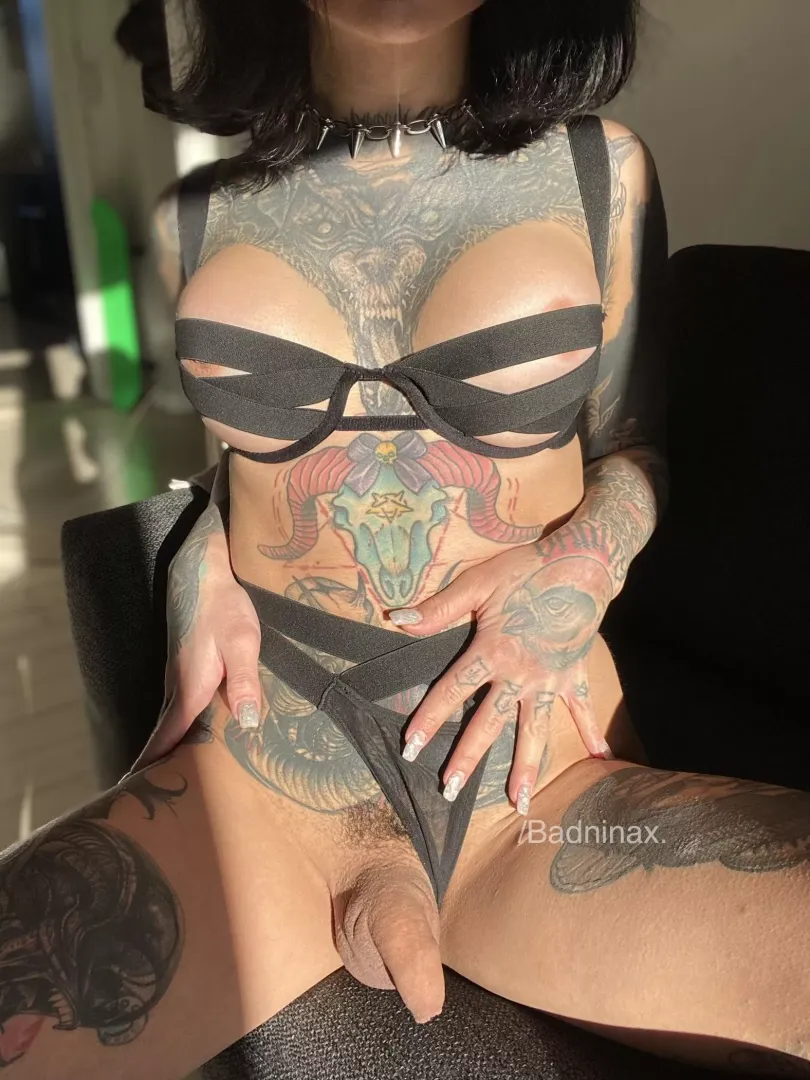Sun out and my girl dick too 🌞 wanna come over?