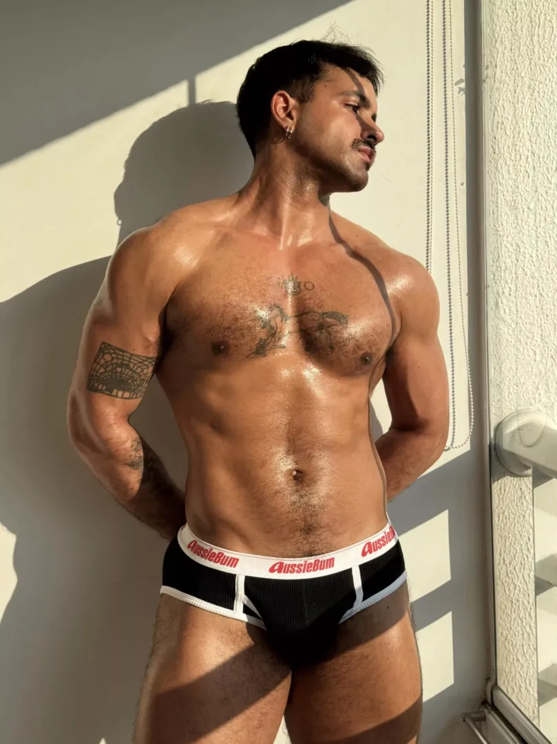 Sunbathing 🥵