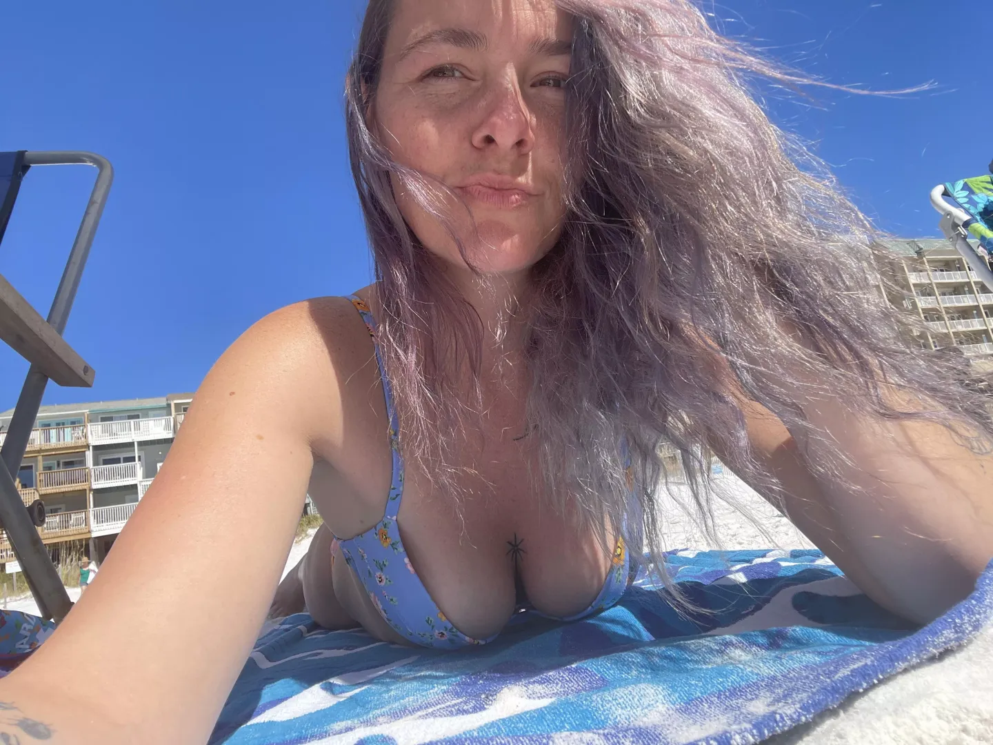 Sunny cleavage
