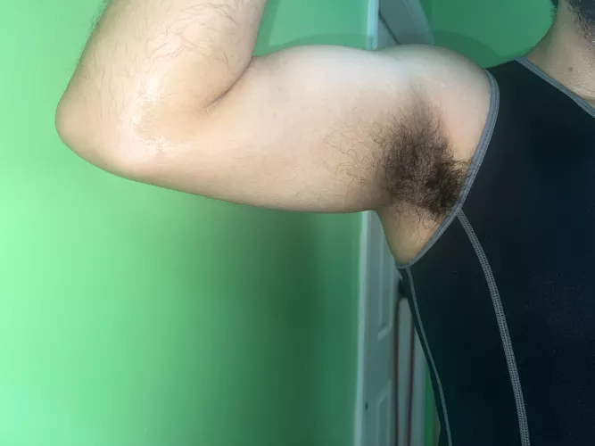 Sweaty pits after a workout. Come take a sniff